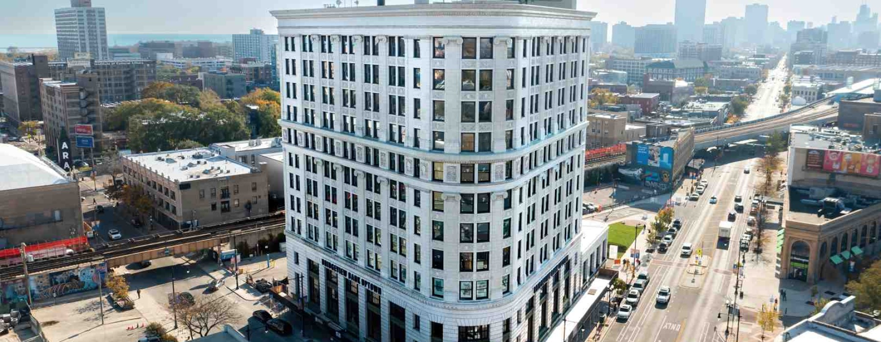 Uptown Chicago street scene - apartments in Uptown Chicago
