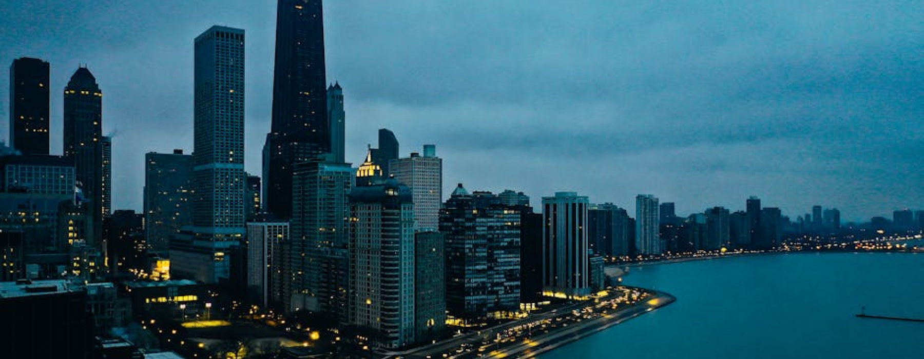 Chicago downtown skyline - Apartments near Chicago downtown