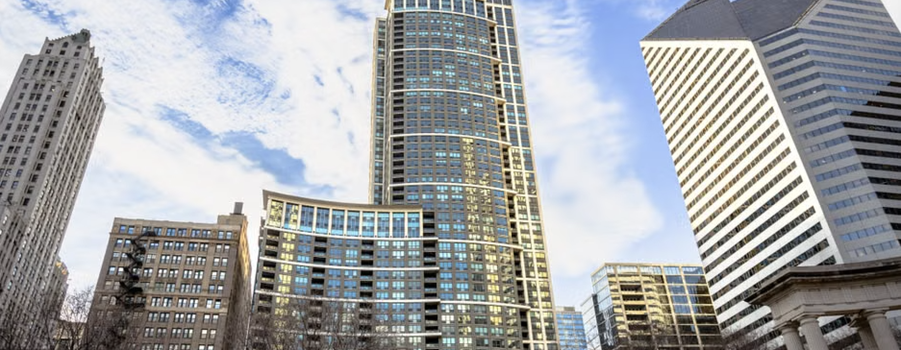 pet-friendly apartments Uptown Chicago