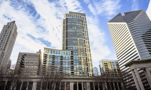 pet-friendly apartments Uptown Chicago