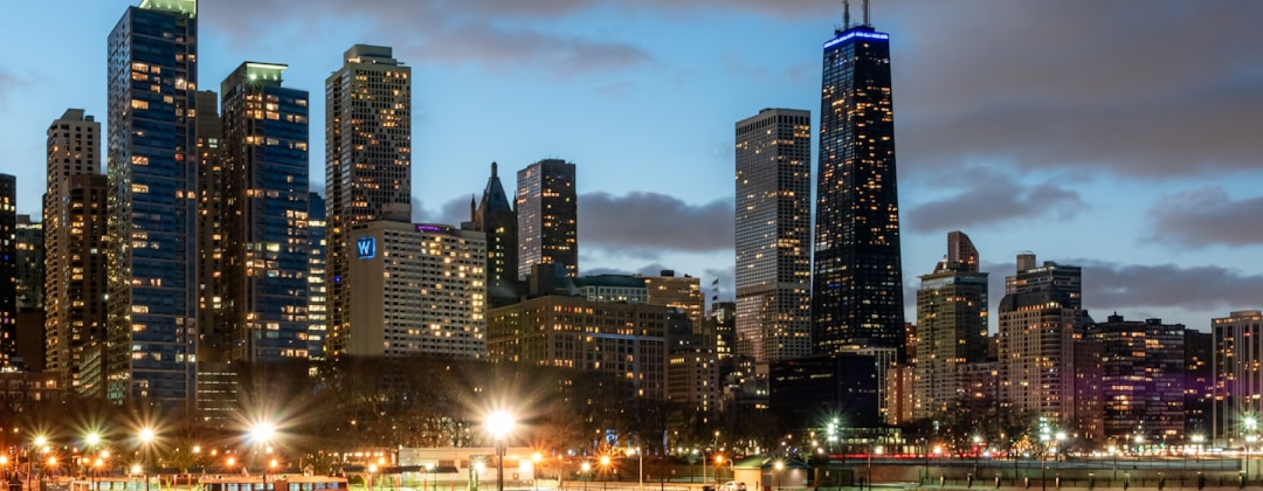 Chicago luxury apartment buildings skyline at sunset - Chicago luxury apartment buildings